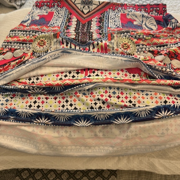 Beautiful multi-colored tennis shirt
Very good condition - Picture 3 of 4